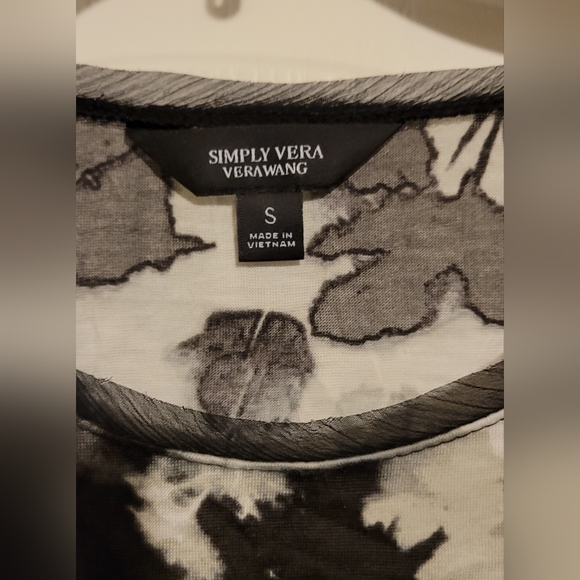 Vera Wang Top - Picture 2 of 4